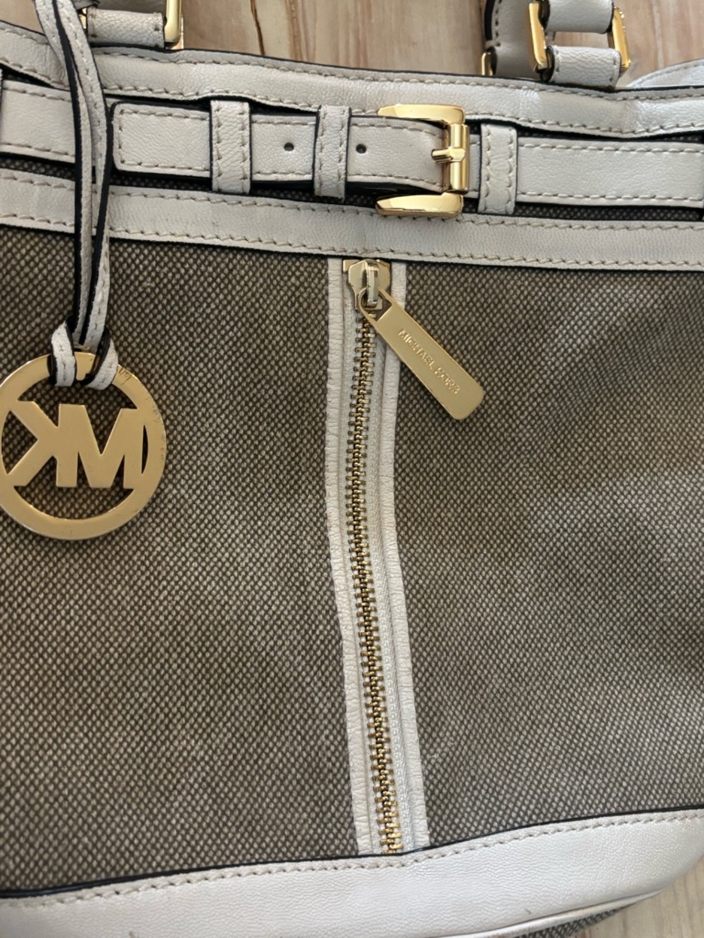 Michael Kors Retired Kingsbury Buckey Canvas/leather Crossbody - Picture 9 of 11
